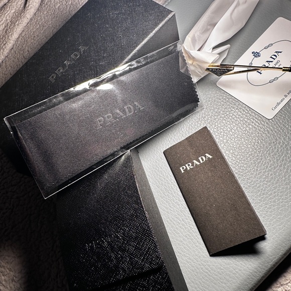 PRADA PR A51S 5AK4OC Gold Pink
Gradient Red 58 mm Women's Sunglasses - Picture 3 of 8